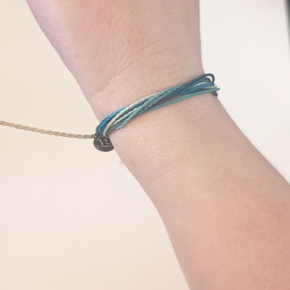 799 Pura Vida Two Tone‎ Blue and White Multi Strand Adjustable Slider Bracelet - Picture 2 of 4